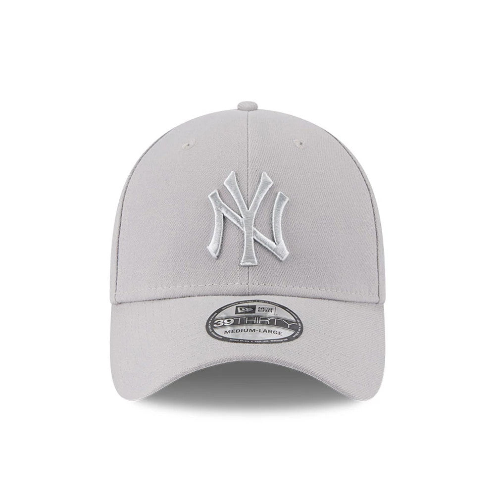 New York Yankees MLB Metallic Grey New Era 39THIRTY Stretch Fit Cap, front view showing the raised white Yankees logo embroidered on the structured crown, with a grey curved visor and a 39THIRTY size sticker on top.