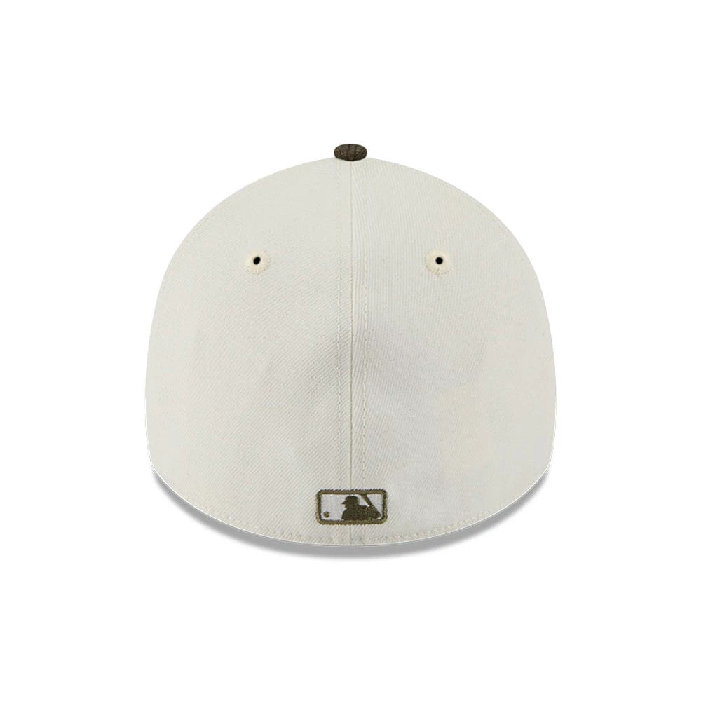 Pictured is this MLB Camo Visor LA Dodgers 39THIRTY A-Frame Stretch Fit cap in Cream. 7