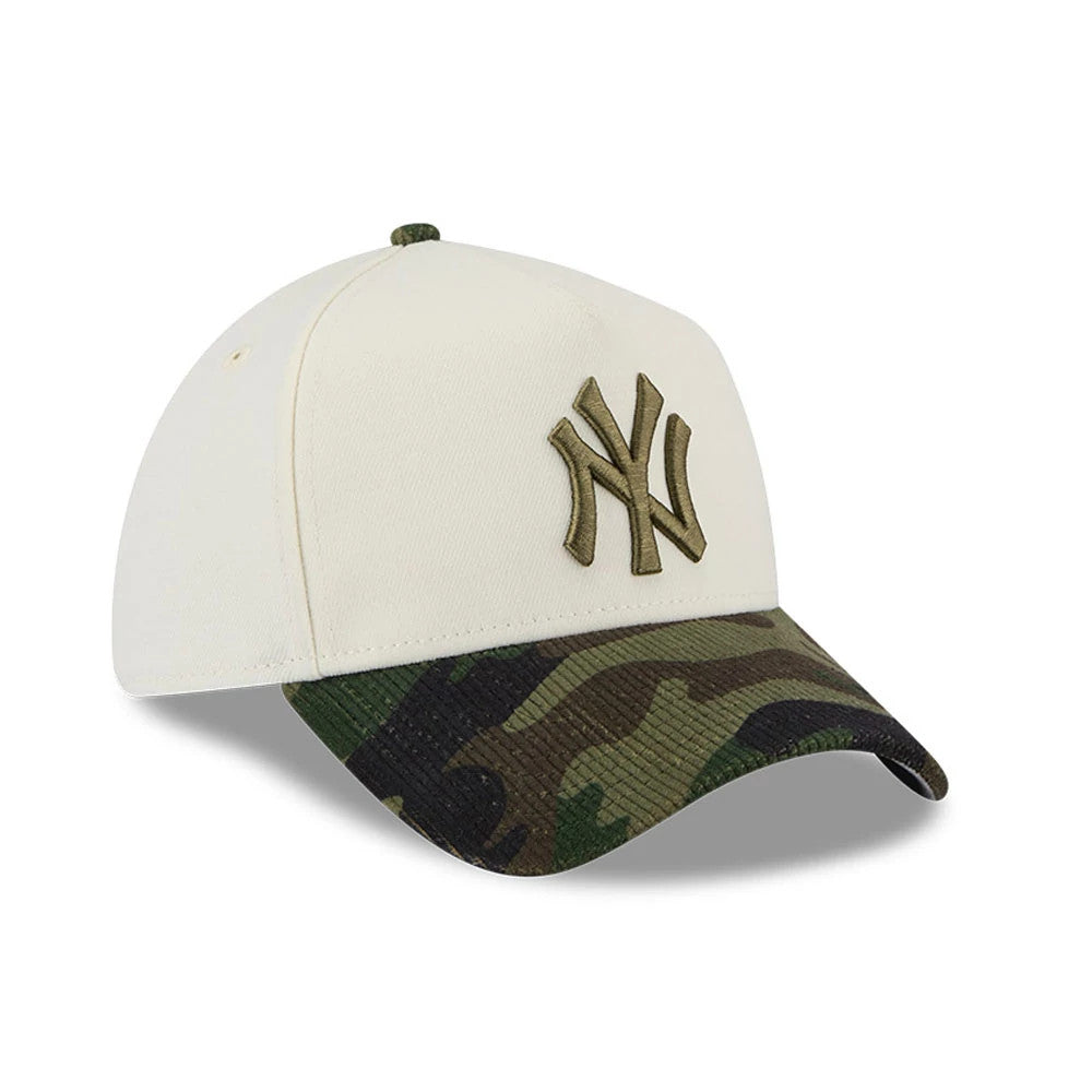 Pictured is this MLB Camo Visor New York Yankees 39THIRTY A-Frame Stretch Fit cap in Cream. 4