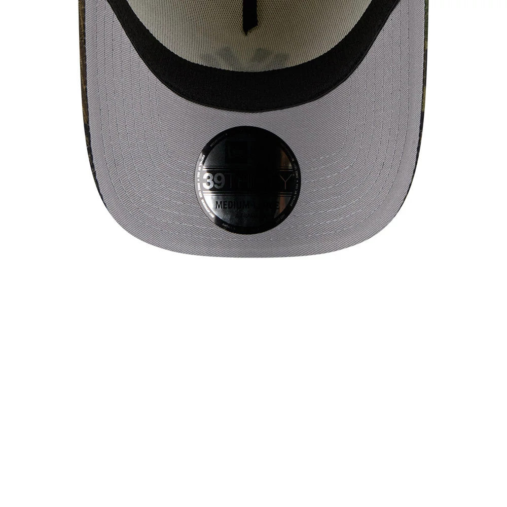 Pictured is this MLB Camo Visor New York Yankees 39THIRTY A-Frame Stretch Fit cap in Cream. 2