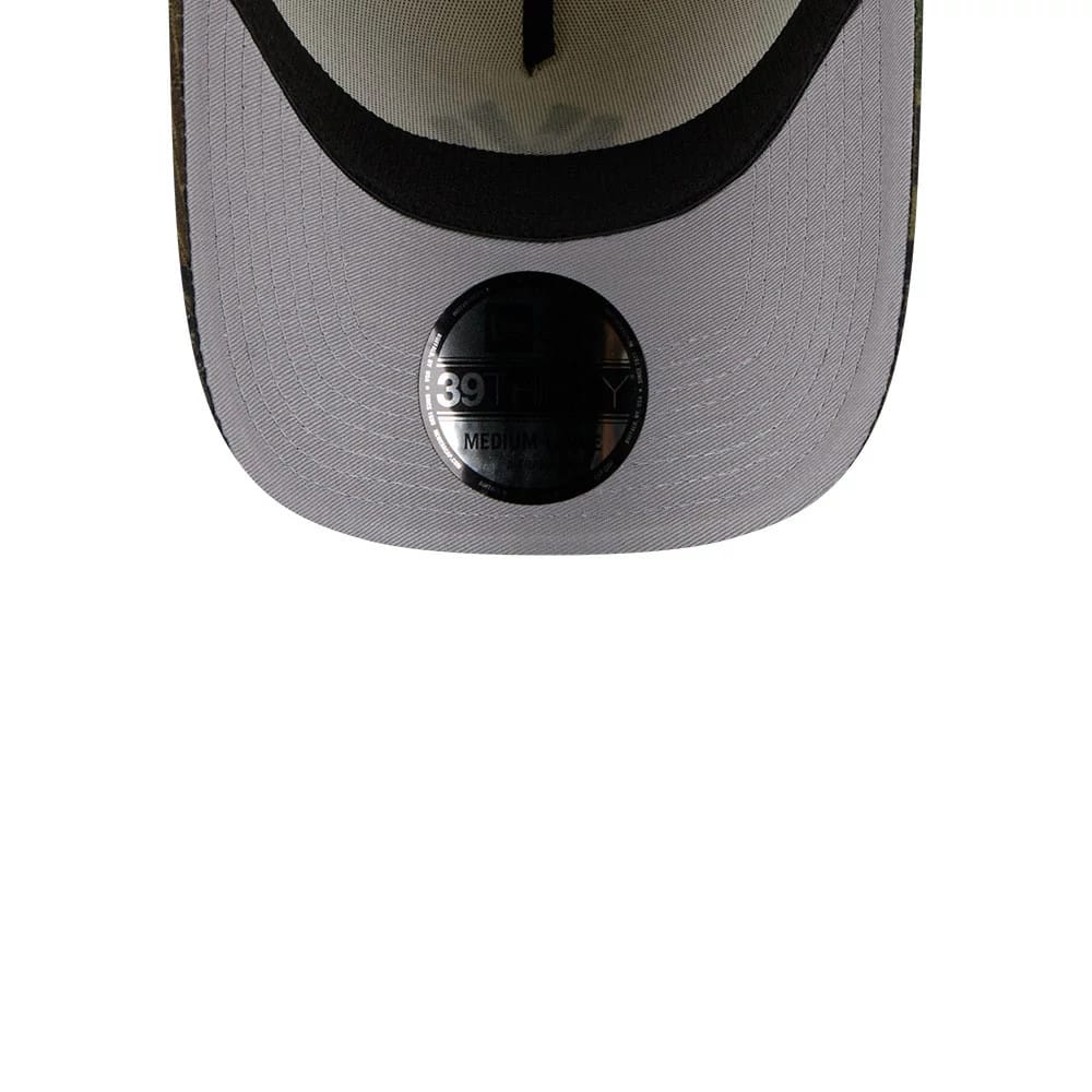 Pictured is this MLB Camo Visor New York Yankees 39THIRTY A-Frame Stretch Fit cap in Cream. 2