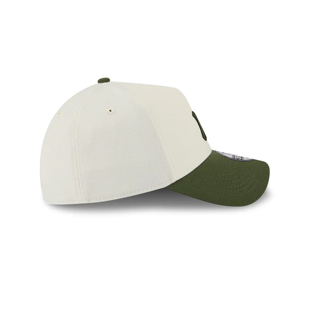New York Yankees MLB Chrome Cream New Era 39THIRTY A-Frame Stretch Fit Cap, side view showing the green curved visor, cream crown with embroidered eyelets and the embroidered New Era flag logo on the left side.