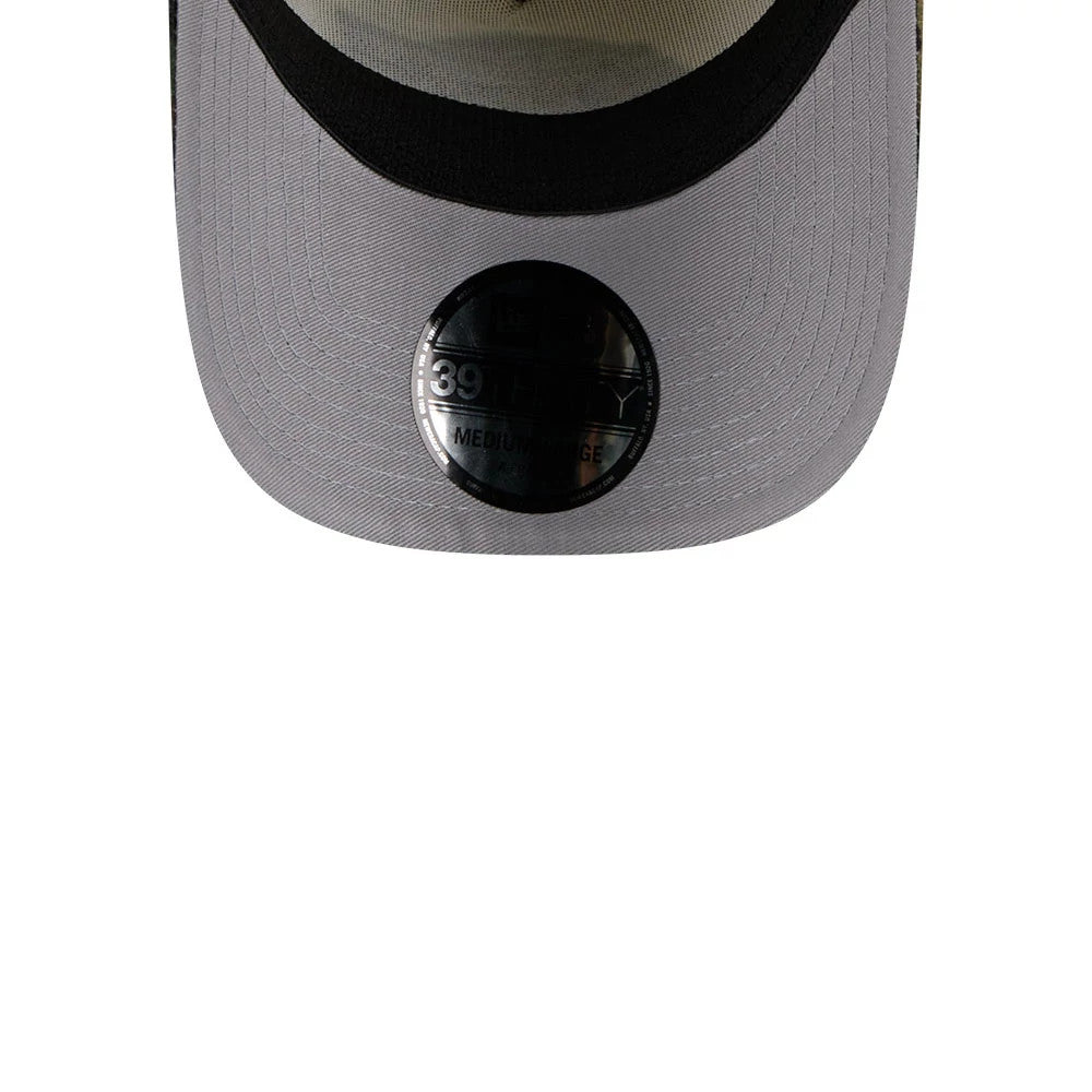 LA Lakers NBA Camo Visor Cream New Era 39THIRTY A-Frame Stretch Fit Cap, underside view showing the black 39THIRTY size sticker centred on the cream visor, with a dark interior sweatband and light grey undervisor.