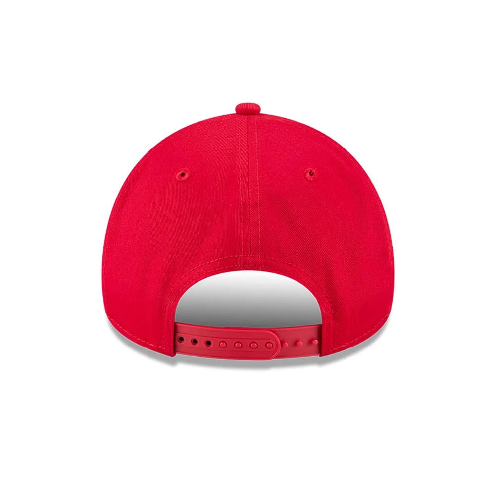 Pictured is this MLB Barb Visor New York Yankees 9FORTY A-Frame cap in red. 7
