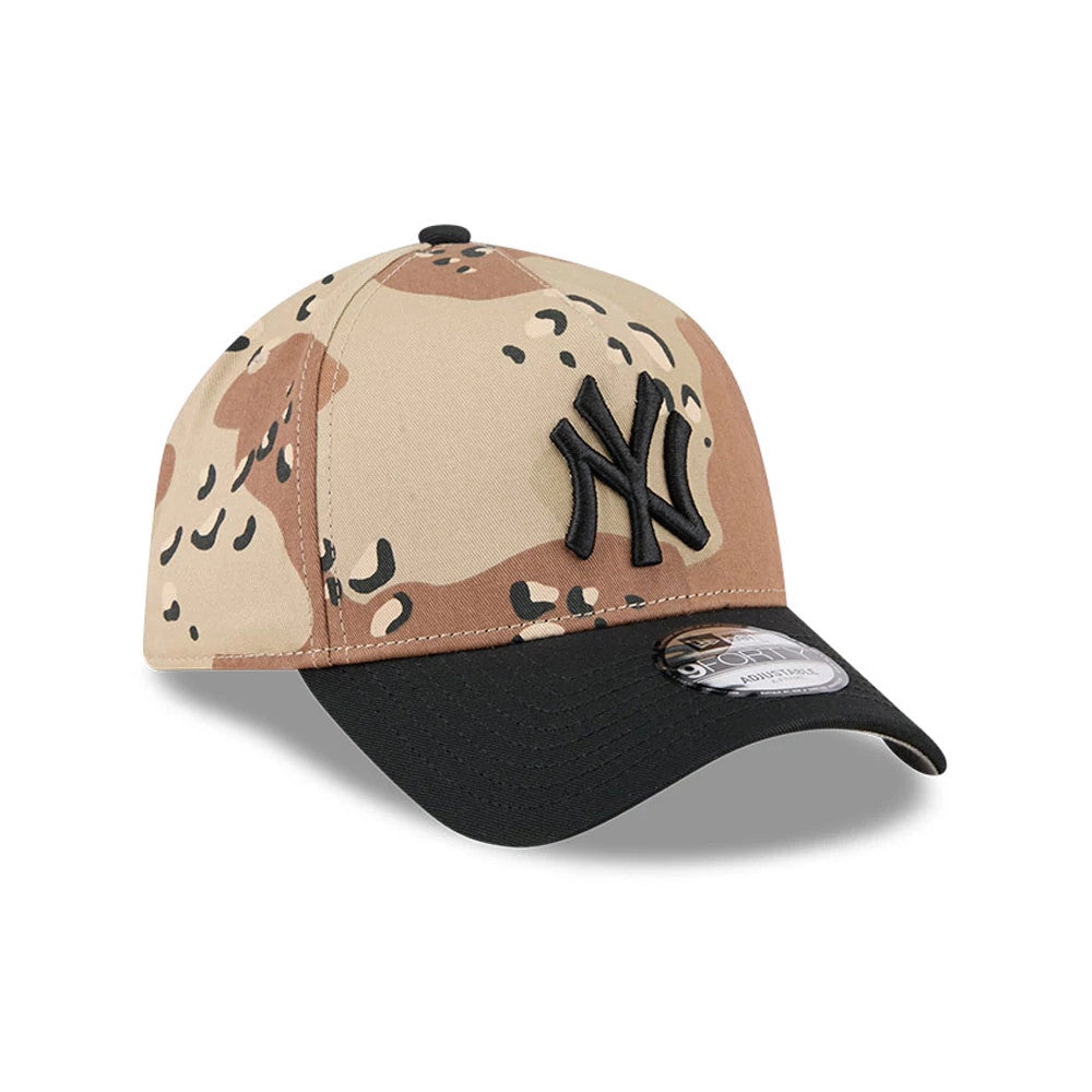 New York Yankees MLB Desert 2 Tone Beige New Era 9FORTY A-Frame Adjustable Cap, three-quarter view with a black raised embroidered NY logo on the beige desert camo front panel, a black curved visor and a 9FORTY size sticker.