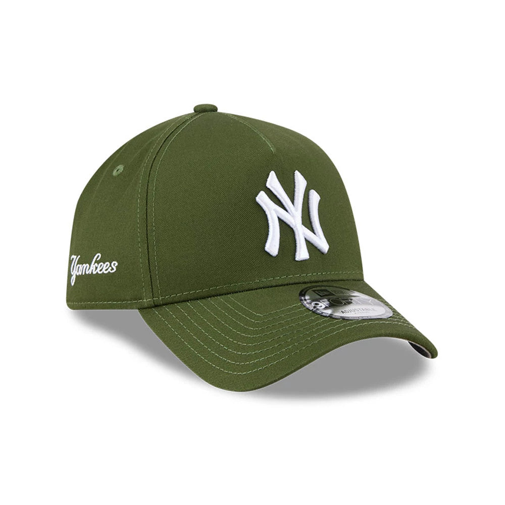 New York Yankees MLB Autumn Mix Dark Green New Era 9FORTY A-Frame Adjustable Cap, three-quarter view showing raised white NY logo on the front panel, with Yankees script on left side, dark green curved visor and 9FORTY size sticker.