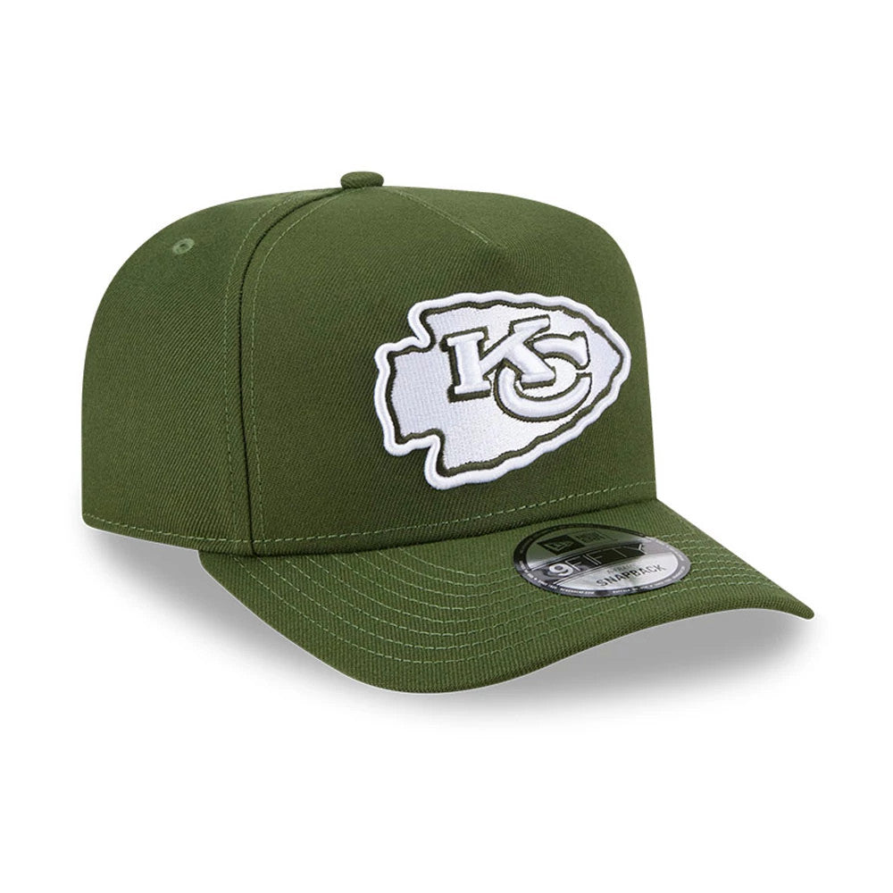 Chiefs NFL Rifle Green New Era 9FIFTY A-Frame Snapback Adjustable Cap, three-quarter view with white embroidered team logo on the structured rifle green crown and a black and silver 9FIFTY size sticker on the flat visor.