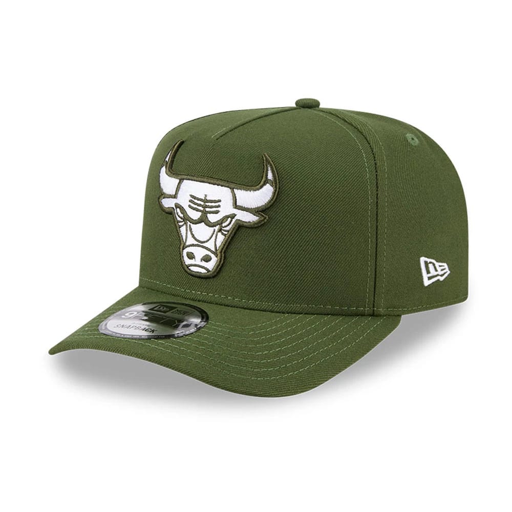 Pictured is this NBA Rifle Green Chicago Bulls 9FIFTY A-Frame Snapback cap in dark green. 1