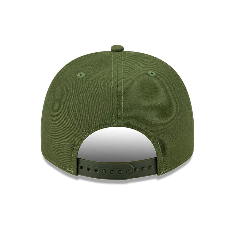 Pictured is this NBA Rifle Green Chicago Bulls 9FIFTY A-Frame Snapback cap in dark green. 7