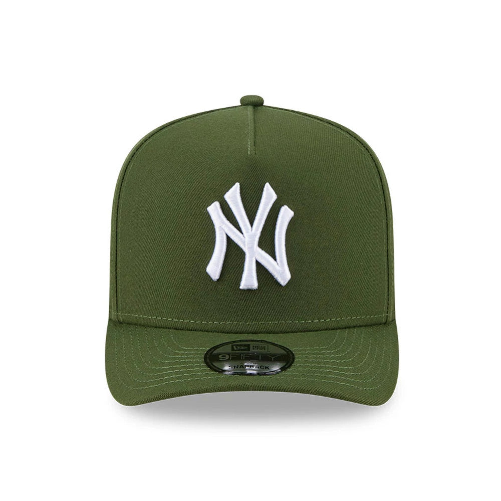 Yankees MLB Rifle Green New Era 9FIFTY A-Frame Snapback Adjustable Cap, front view showing a white raised embroidered NY logo on the structured rifle green crown with a 9FIFTY size sticker on the curved rifle green visor.