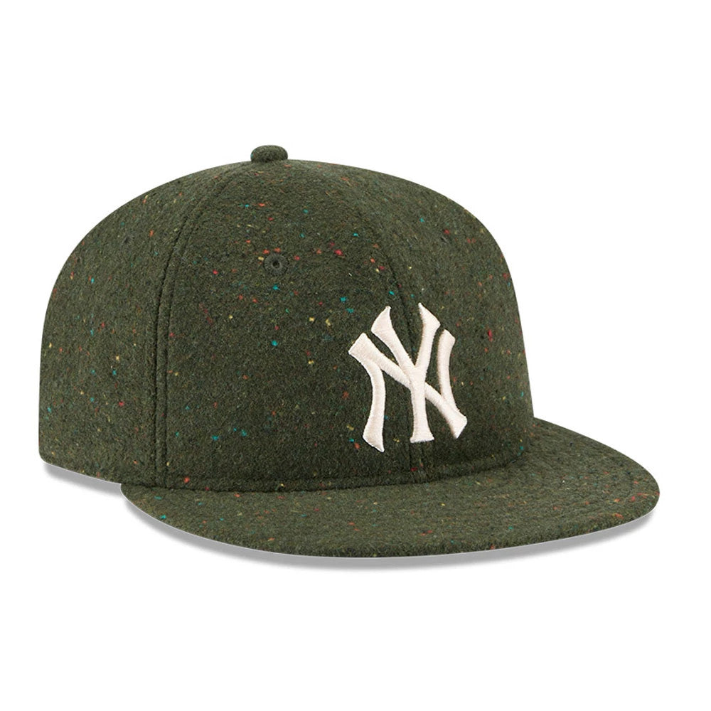 Yankees MLB Speckled Wool Open Green Retro Crown New Era 9FIFTY Adjustable Cap, front view showing the white raised embroidered NY logo on the speckled green wool crown with a matching flat visor and top button.