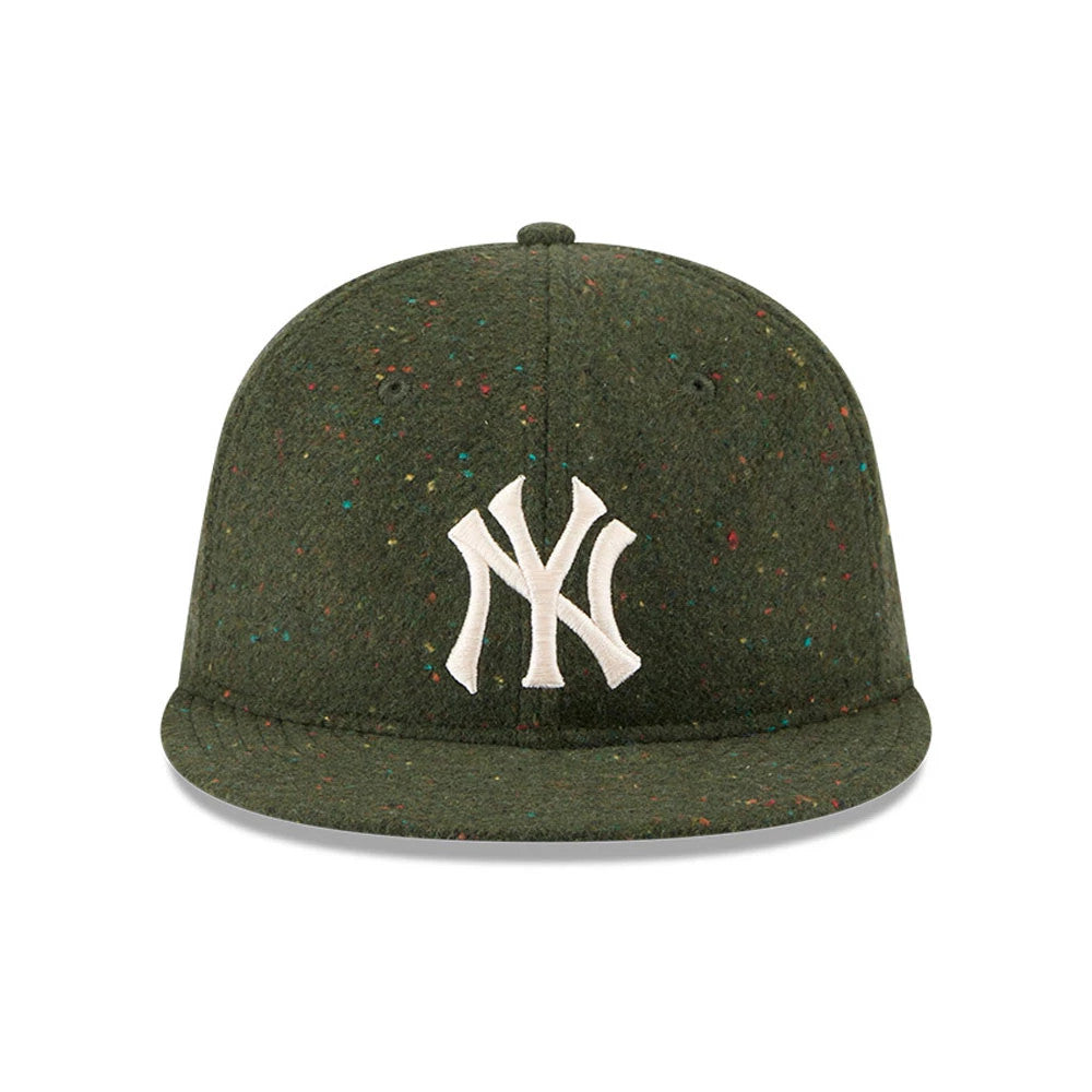 Yankees MLB Speckled Wool Open Green Retro Crown New Era 9FIFTY Adjustable Cap, front view showing the white raised embroidered Yankees logo on a speckled green crown with matching flat visor and top button.