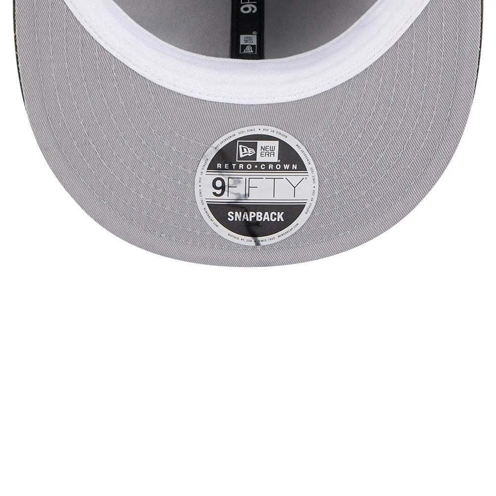 Yankees MLB Speckled Wool Open Green Retro Crown New Era 9FIFTY Adjustable Cap, inside view showing the grey undervisor with a large 9FIFTY Snapback sticker and the white sweatband highlighting black New Era taping.