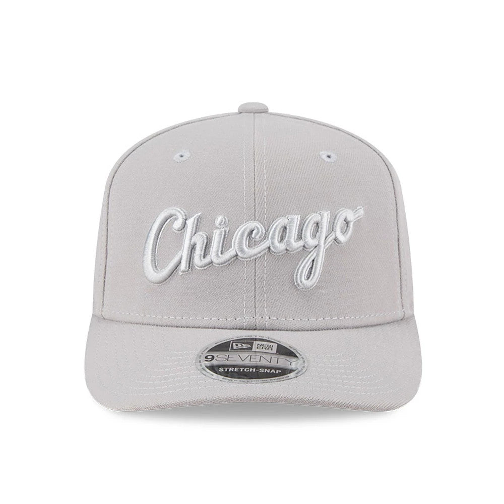 Pictured is this NBA Script Chicago Bulls 9SEVENTY Stretch Snap cap in grey. 2