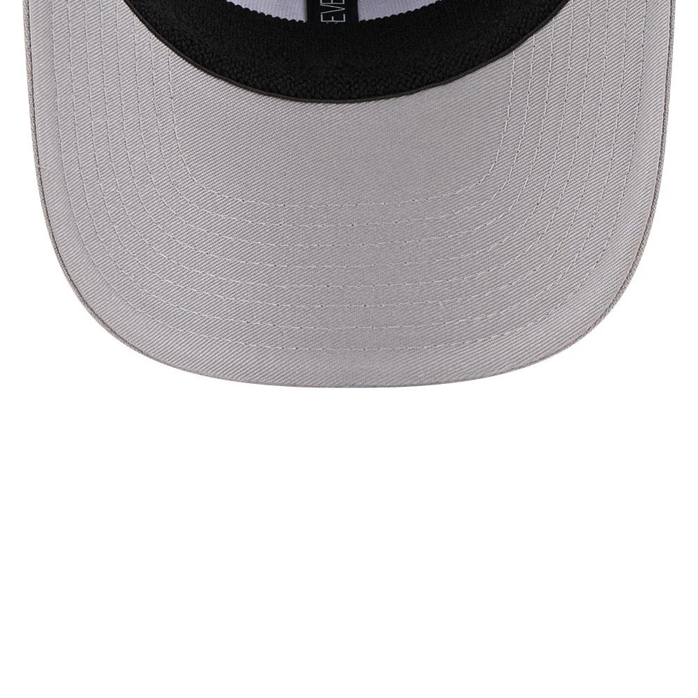 Pictured is this NFL Script Las Vegas Raiders 9SEVENTY Stretch Snap cap in grey. 7
