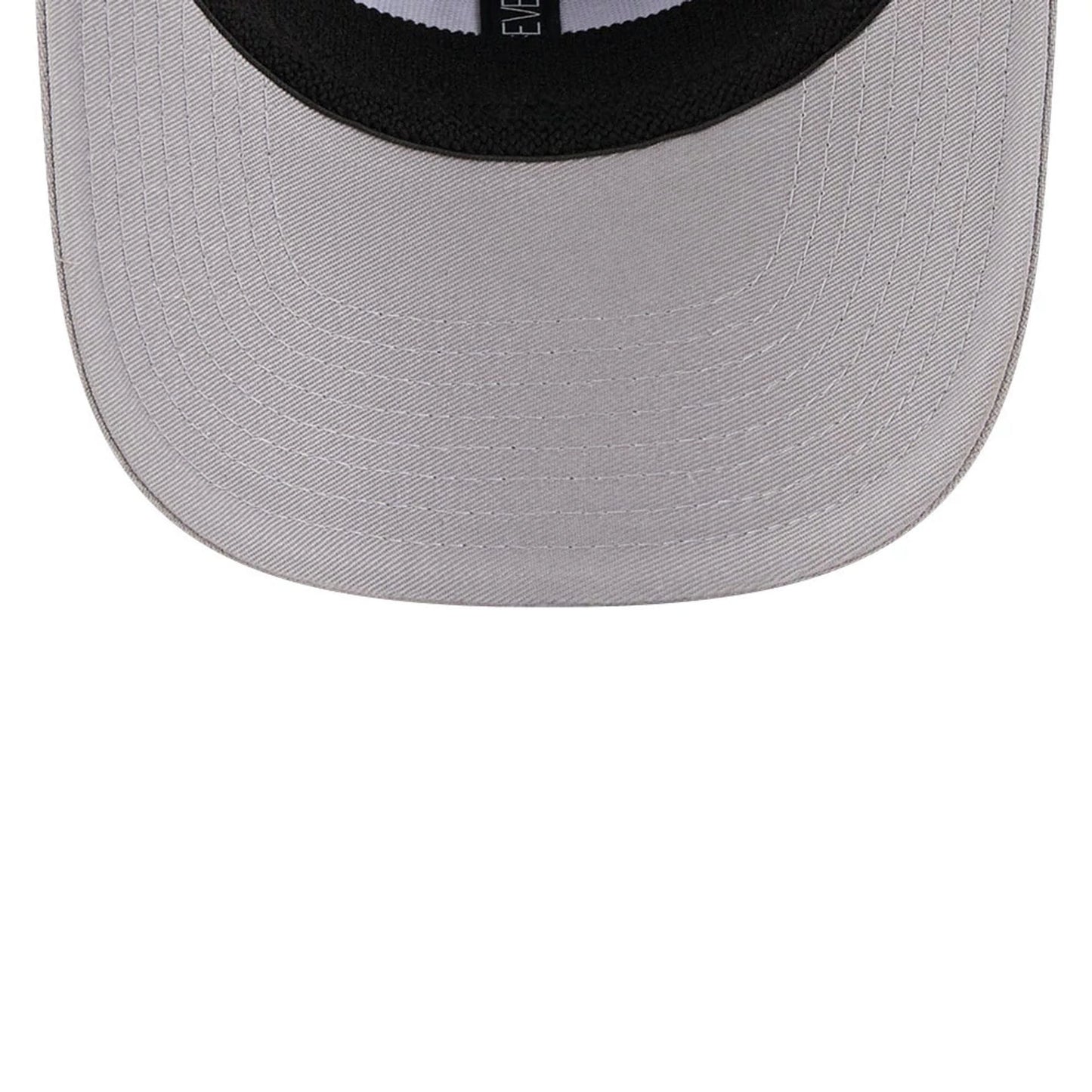 Pictured is this NFL Script Las Vegas Raiders 9SEVENTY Stretch Snap cap in grey. 7