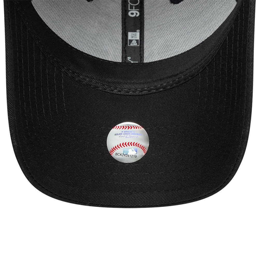 This is a New York Yankees Animal Print Black 9FORTY Adjustable Cap 7