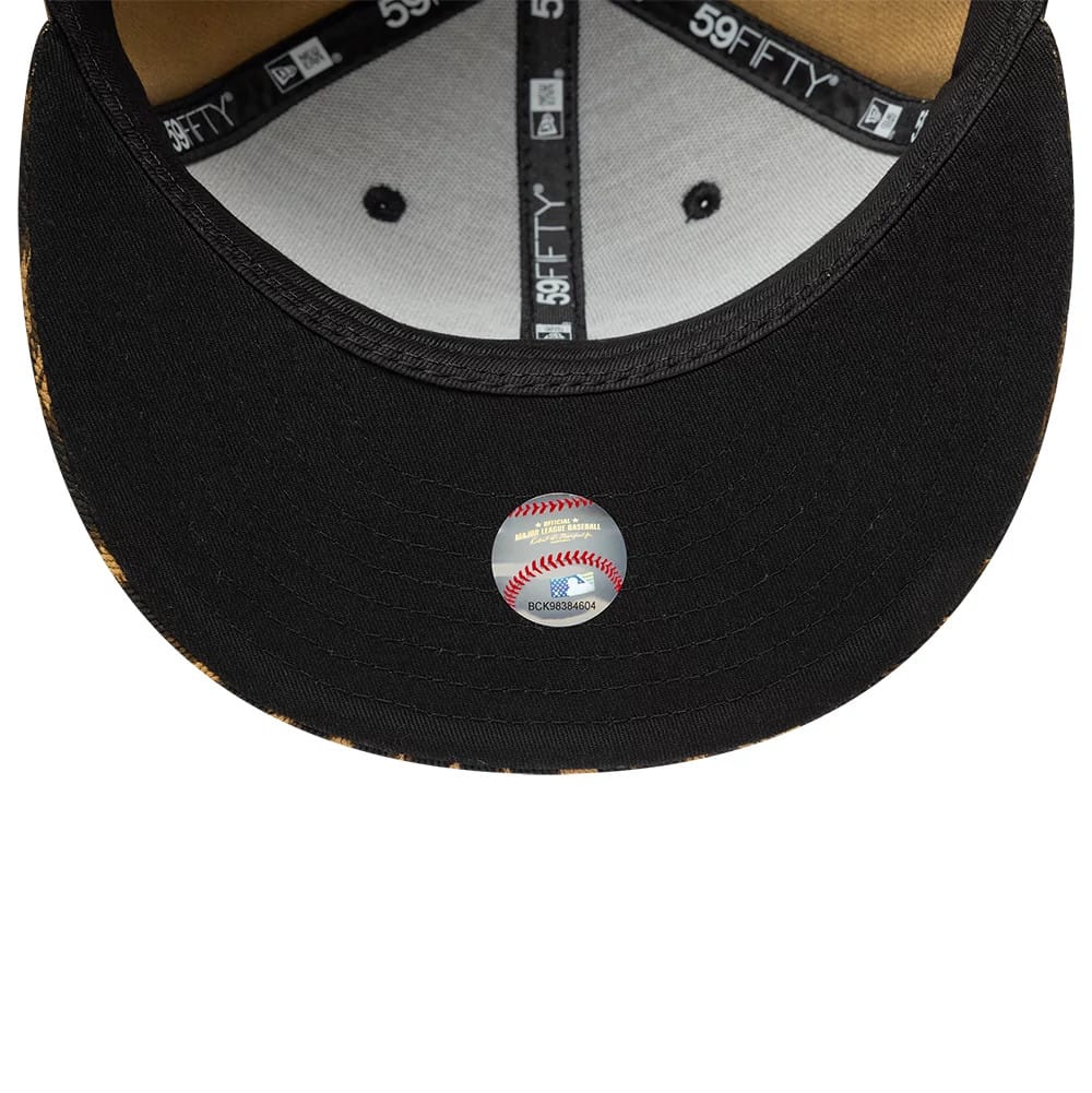 Pictured is this MLB Leopard New York Yankees 59FIFTY Fitted cap in black. 2