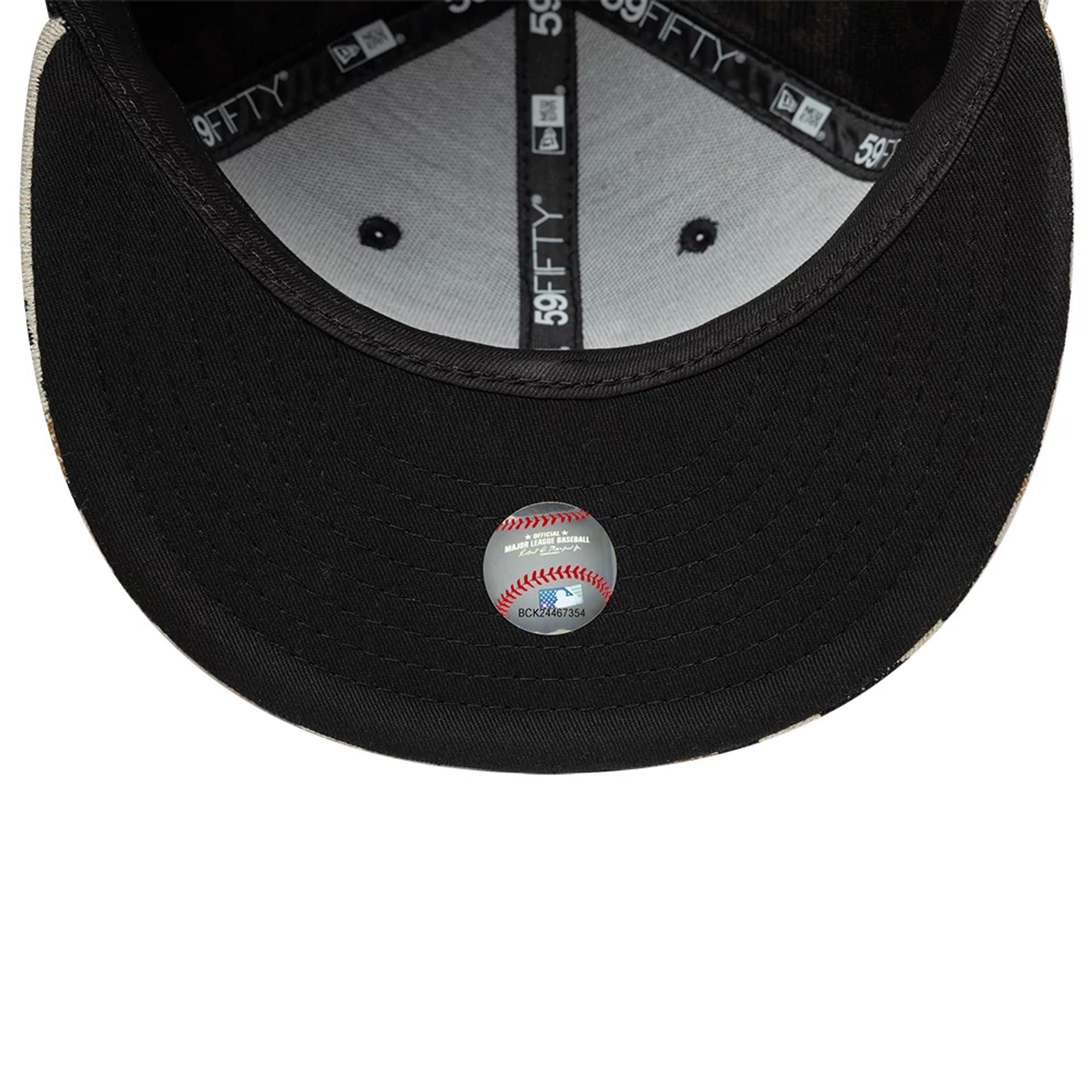Pictured is this MLB Leopard LA Dodgers 59FIFTY Fitted cap in black. 2