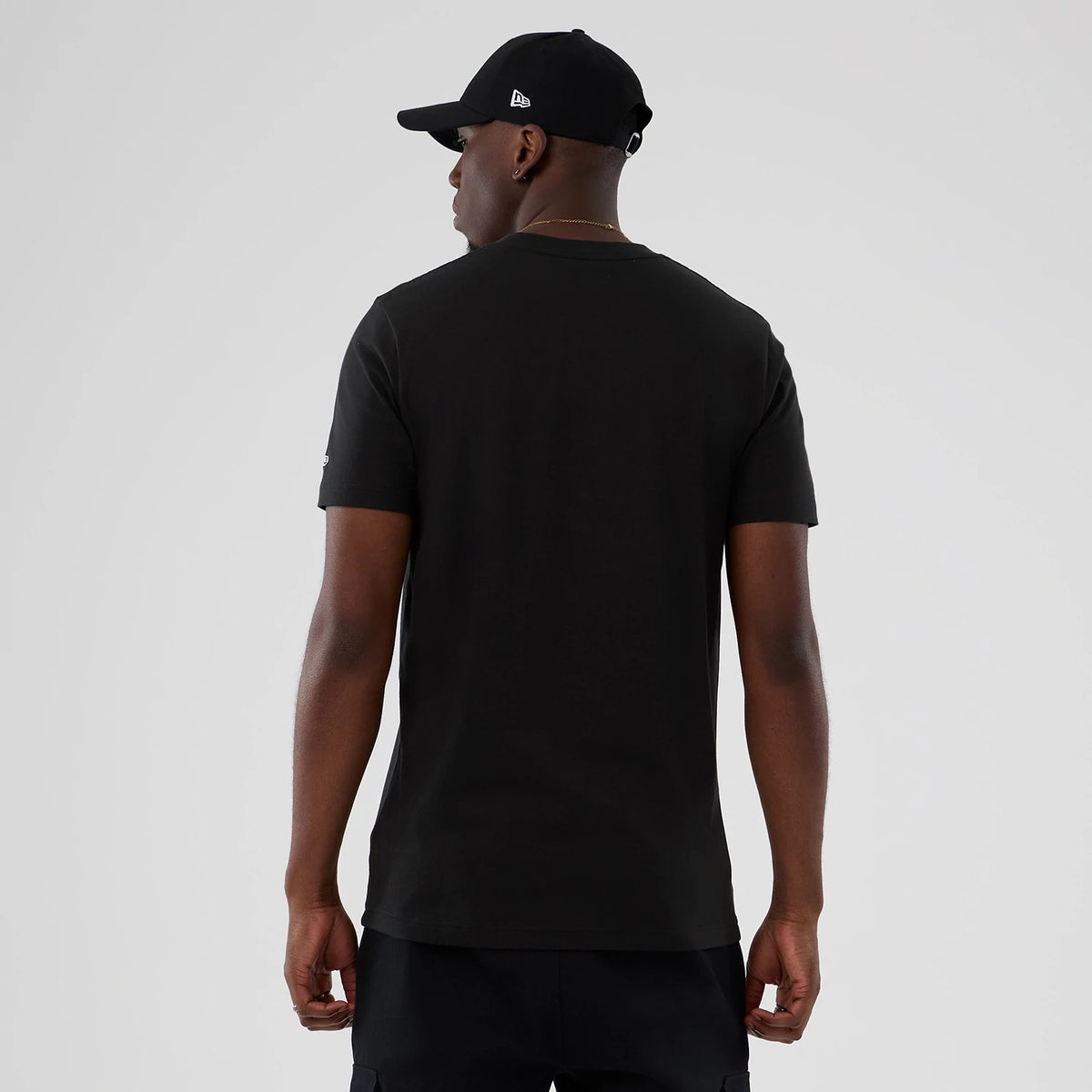 The model is wearing this NBA Hardwood Classic Boston Celtics T-Shirt in black. 2