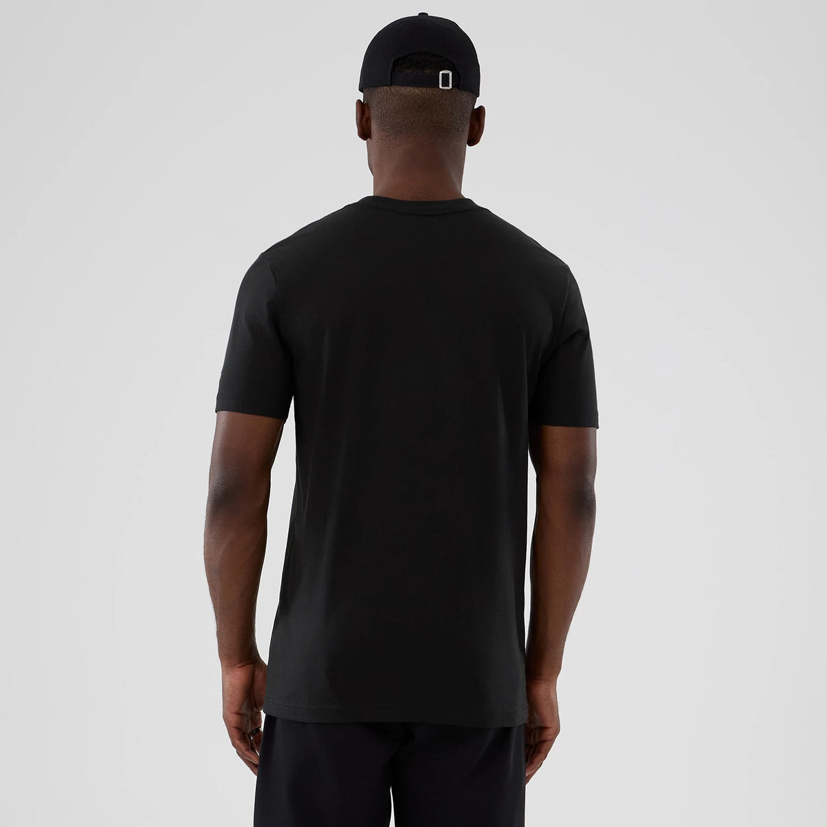 The model is wearing this NBA Hardwood Classic Dallas Mavericks T-Shirt in black. 2