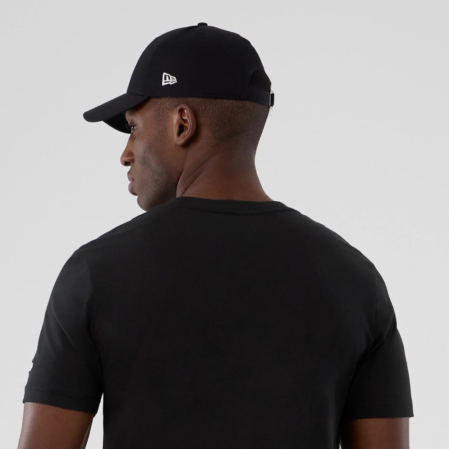The model is wearing this NBA Hardwood Classic San Antonio Spurs T-Shirt in black. 7