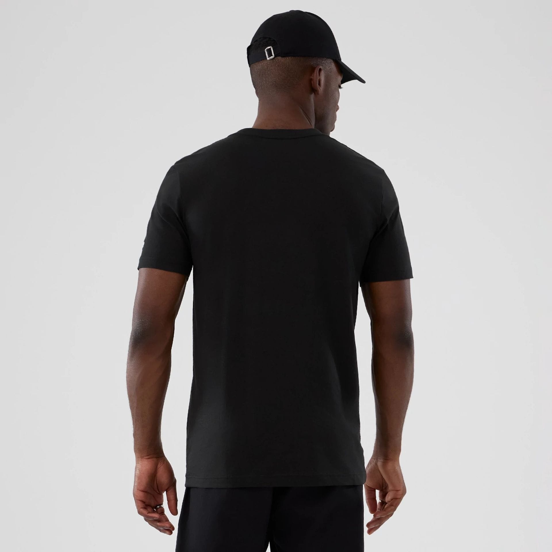 The model is wearing this NBA Hardwood Classic San Antonio Spurs T-Shirt in black. 2