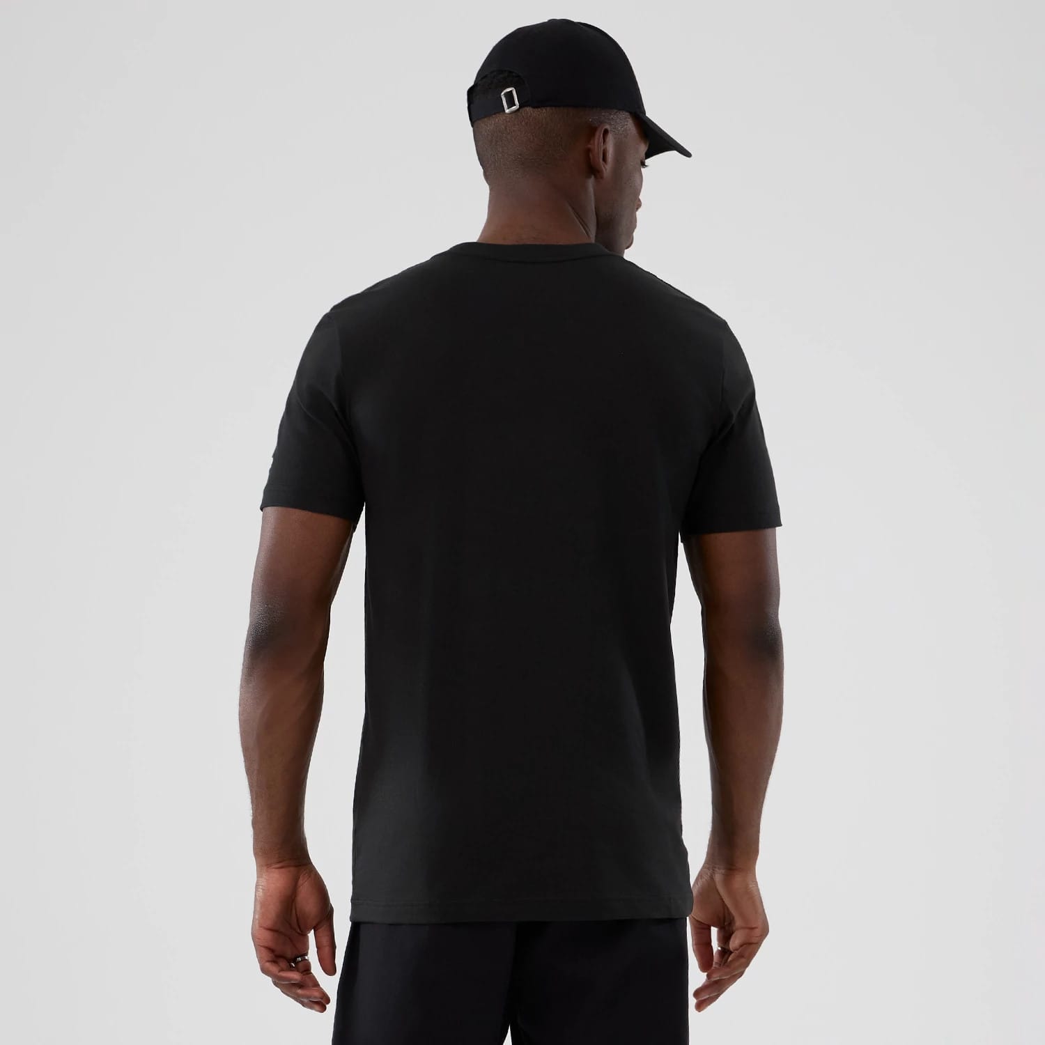 The model is wearing this NBA Hardwood Classic San Antonio Spurs T-Shirt in black. 2