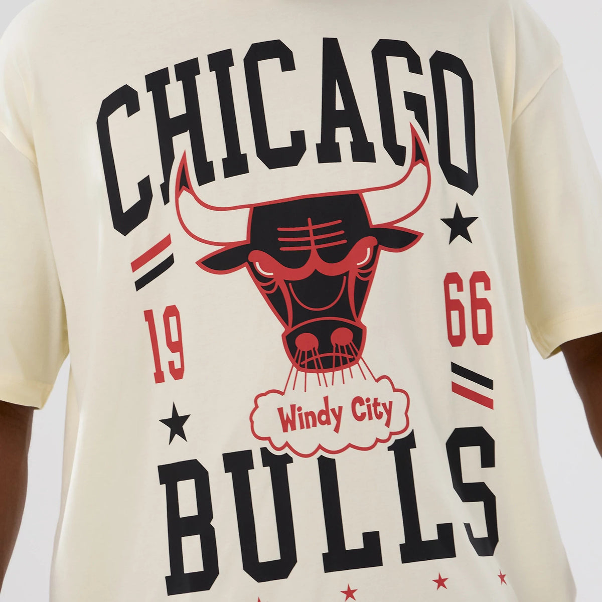 The model is wearing this NBA Hardwood Classic Chicago Bulls T-Shirt in cream. 3
