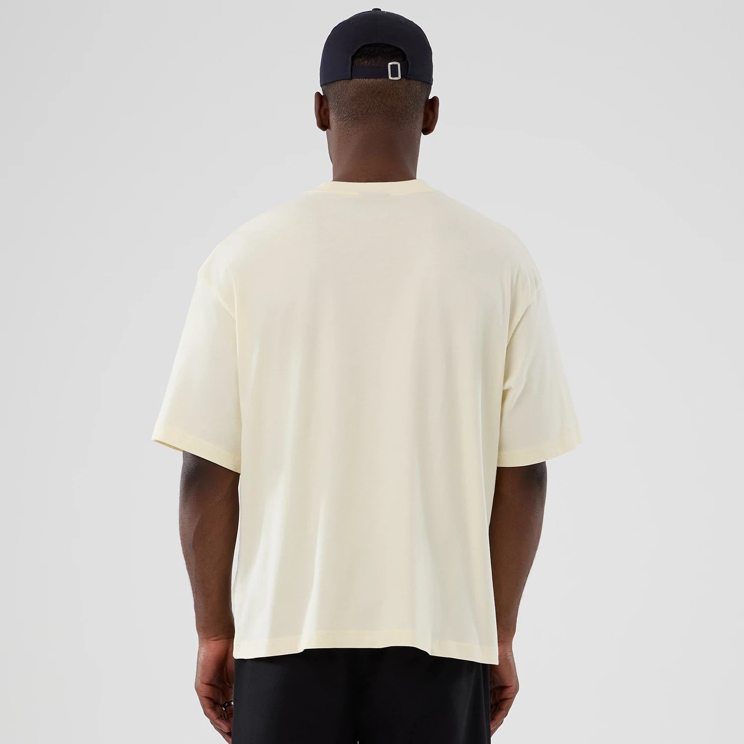 The model is wearing this NBA Hardwood Classic Detroit Pistons T-Shirt in cream. 2