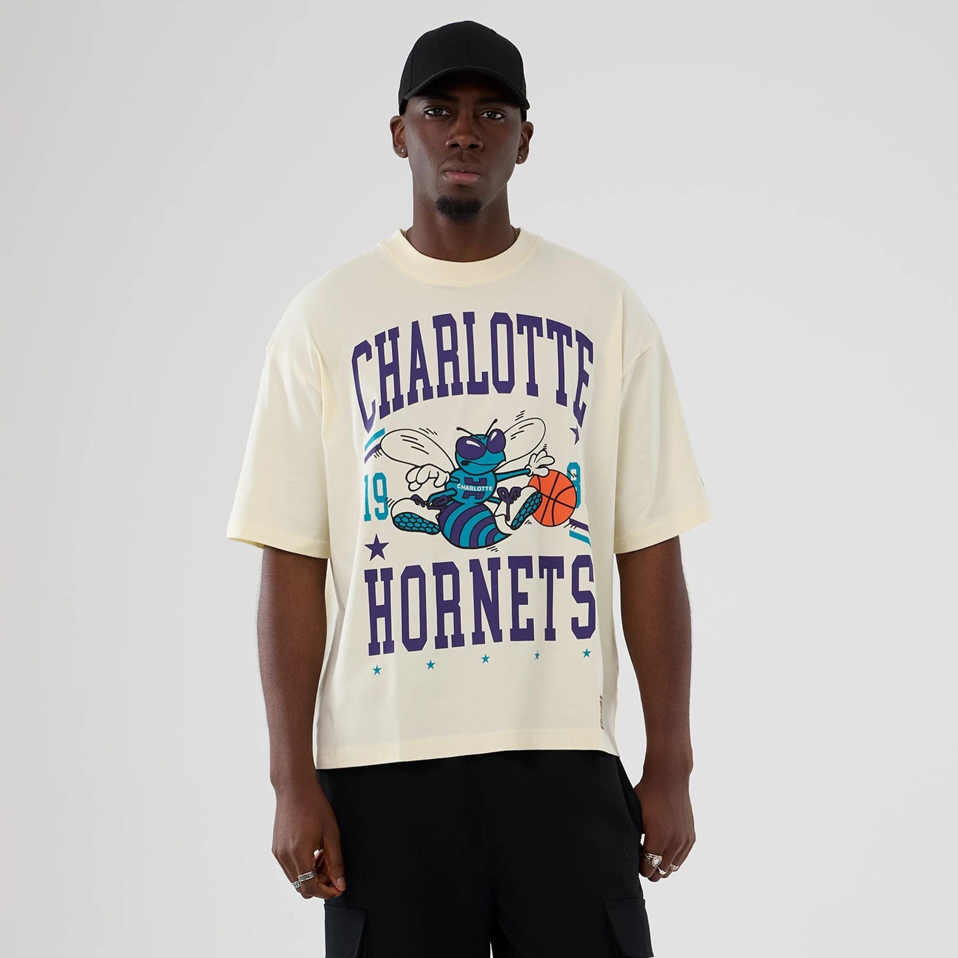 The model is wearing this NBA Hardwood Classic Charlotte Hornets T-Shirt in cream. 1