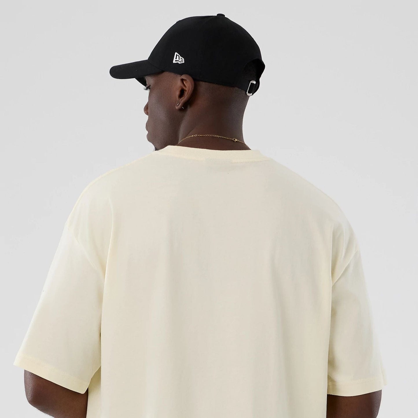 The model is wearing this NBA Hardwood Classic Charlotte Hornets T-Shirt in cream. 7