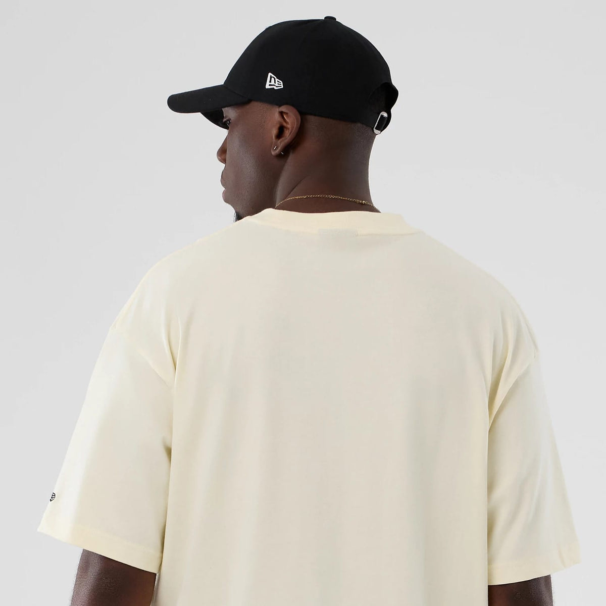 The model is wearing this NBA Hardwood Classic Toronto Raptors T-Shirt in Cream . 7
