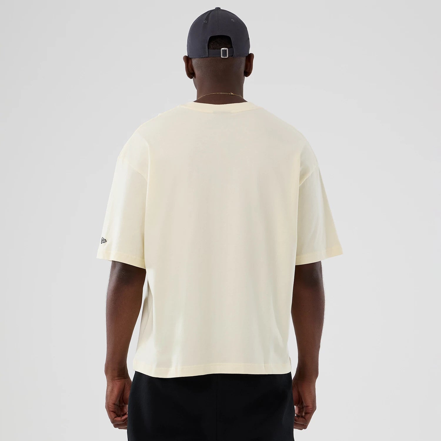The model is wearing this NBA Hardwood Classic San Antonio Spurs T-Shirt in Cream . 2