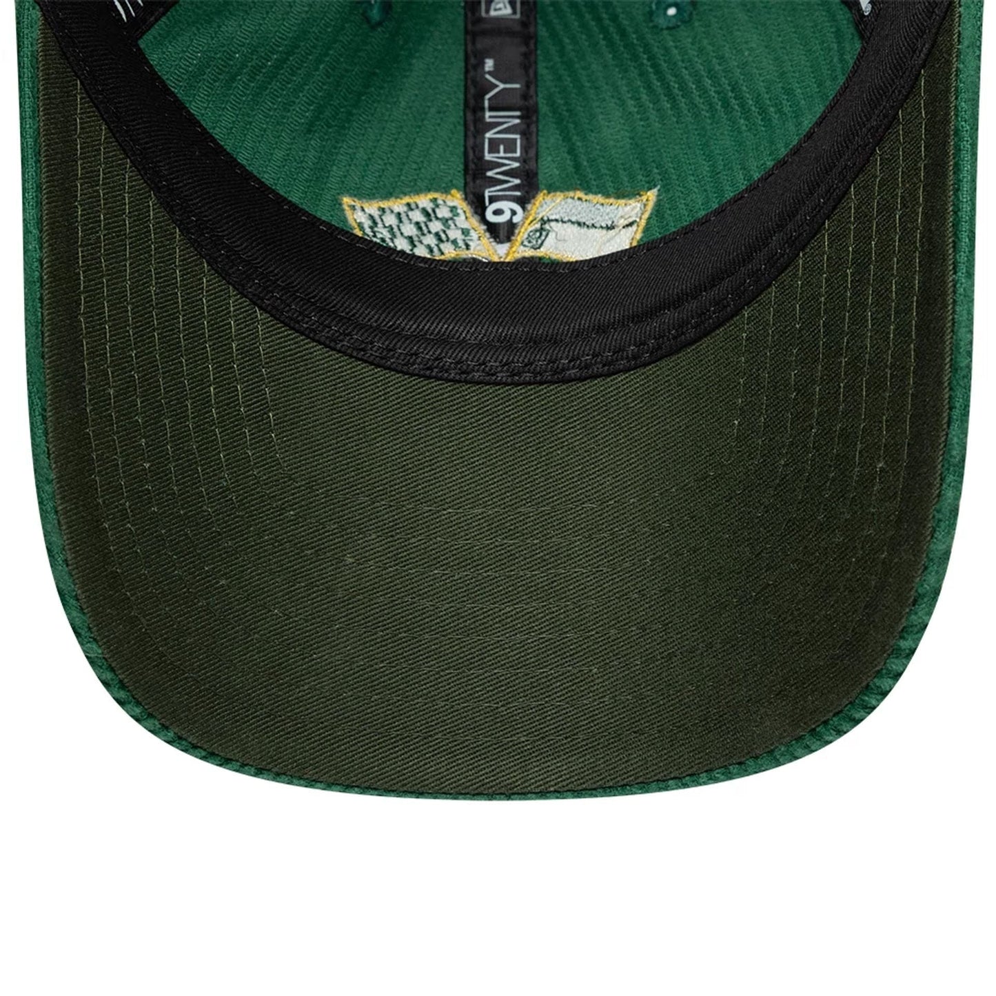 Pictured is this Speedway Chelsea FC 9TWENTY cap in dark green. 7
