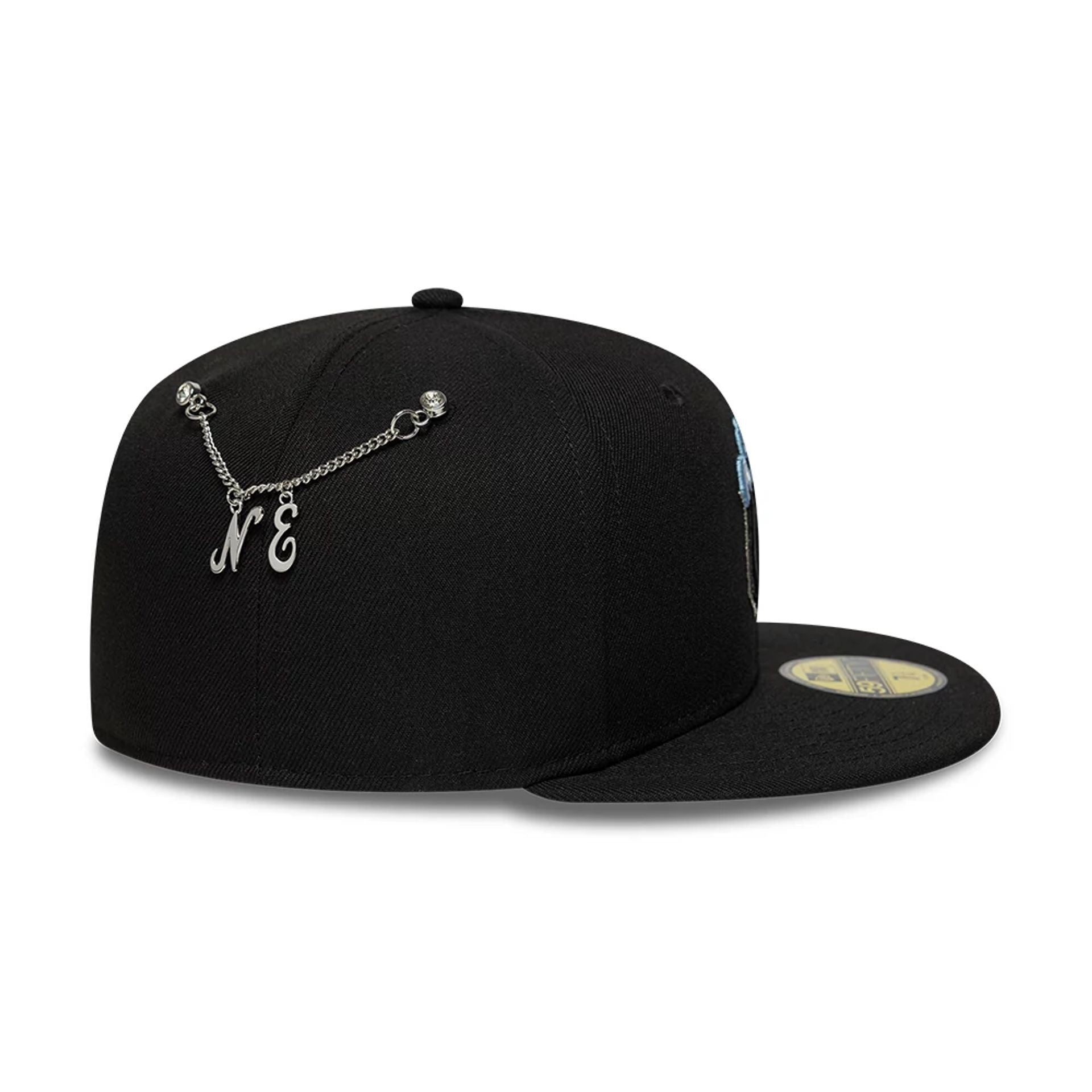 Pictured is this MLB Snow Icon New York Yankees 59FIFTY Fitted cap in black. 2