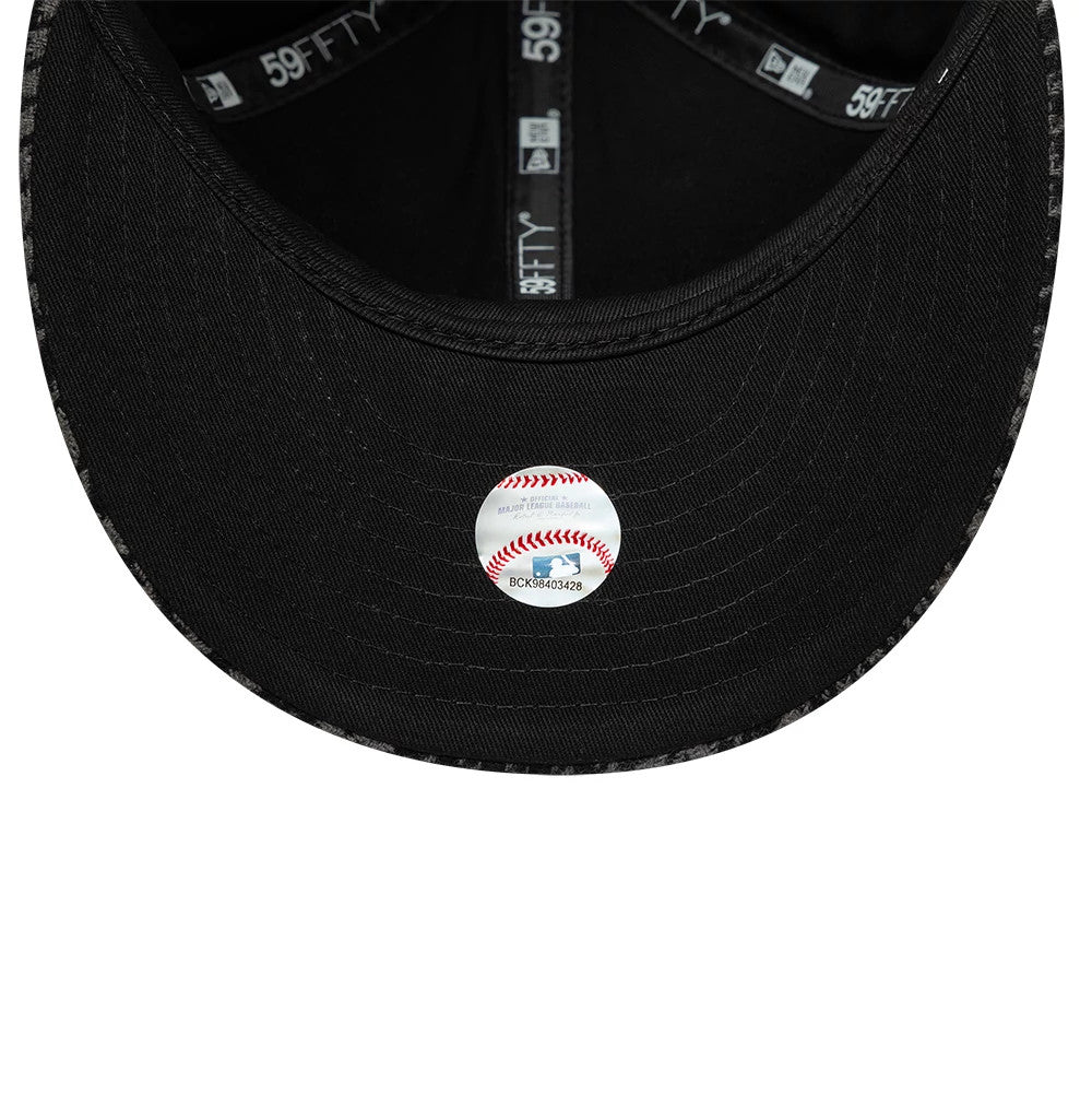 Pictured is this MLB Houndstooth Chicago White Sox Low Profile 59FIFTY Fitted cap in black. 7