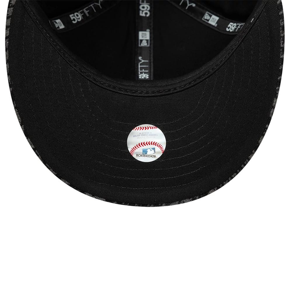 Pictured is this MLB Houndstooth Chicago White Sox Low Profile 59FIFTY Fitted cap in black. 7