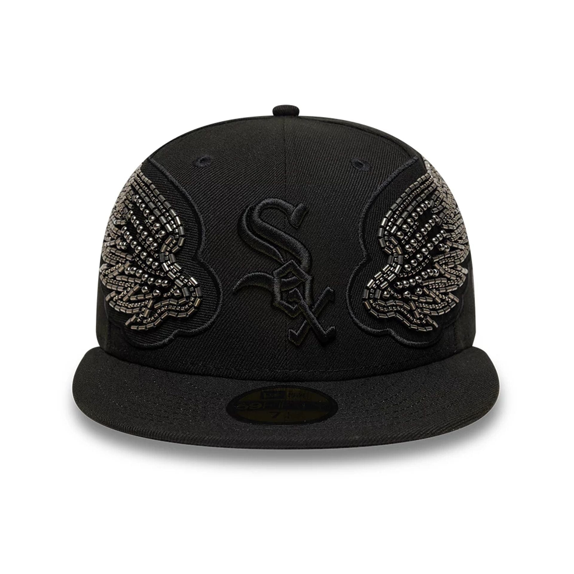 Pictured is this MLB Beaded Wings Chicago White Sox 59FIFTY Fitted cap in black. 2