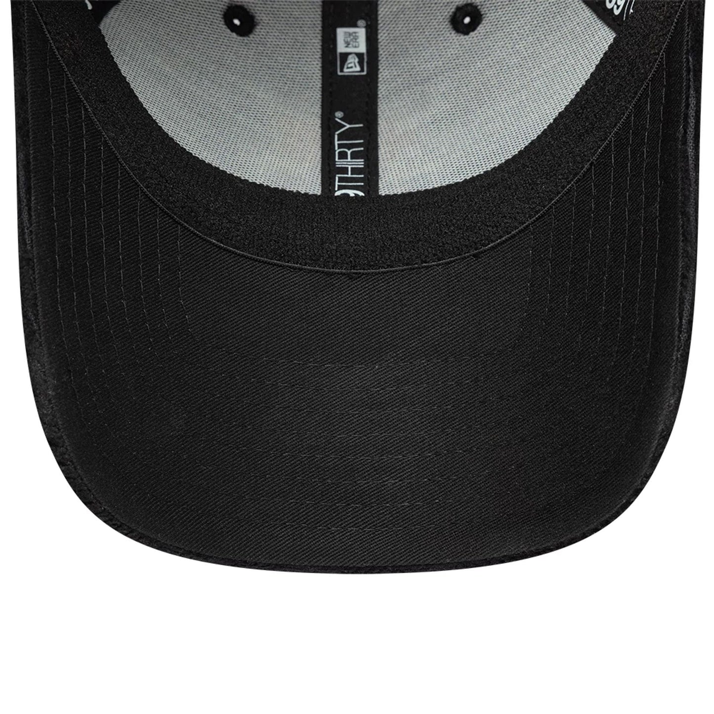 This is a FC Barcelona Cord Black 39THIRTY Stretch Fit Cap 5