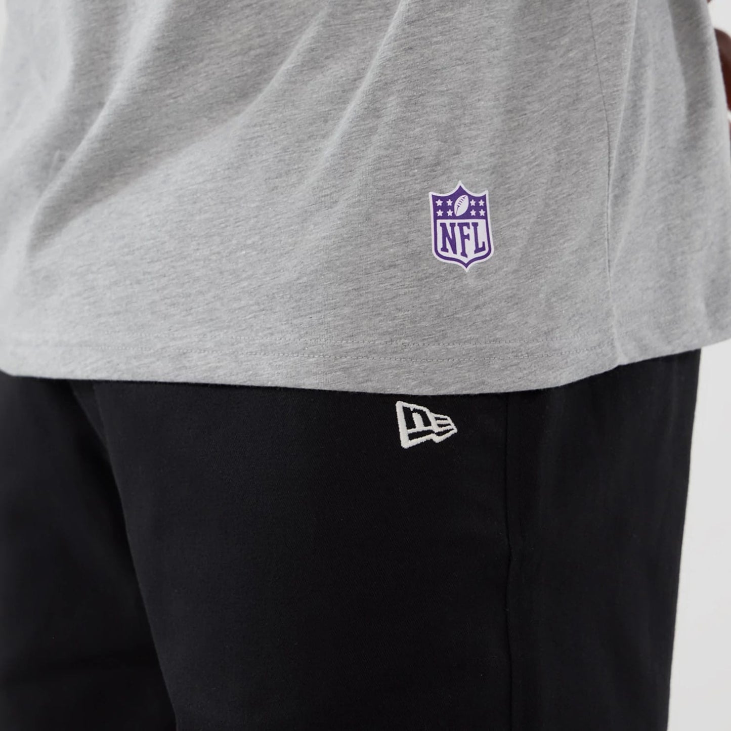 The Male model is wearing Minnesota Vikings NFL International Series Games 2025 Grey Oversized T-Shirt 7