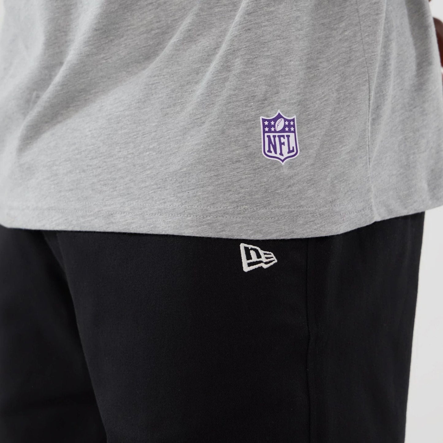 The Male model is wearing Minnesota Vikings NFL International Series Games 2025 Grey Oversized T-Shirt 7