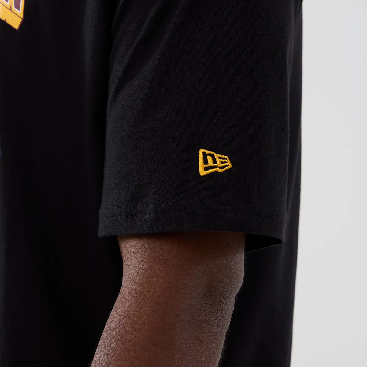 The Male model is wearing Washington Commanders Script NFL International Series Games 2025 Black Oversized T-Shirt 4
