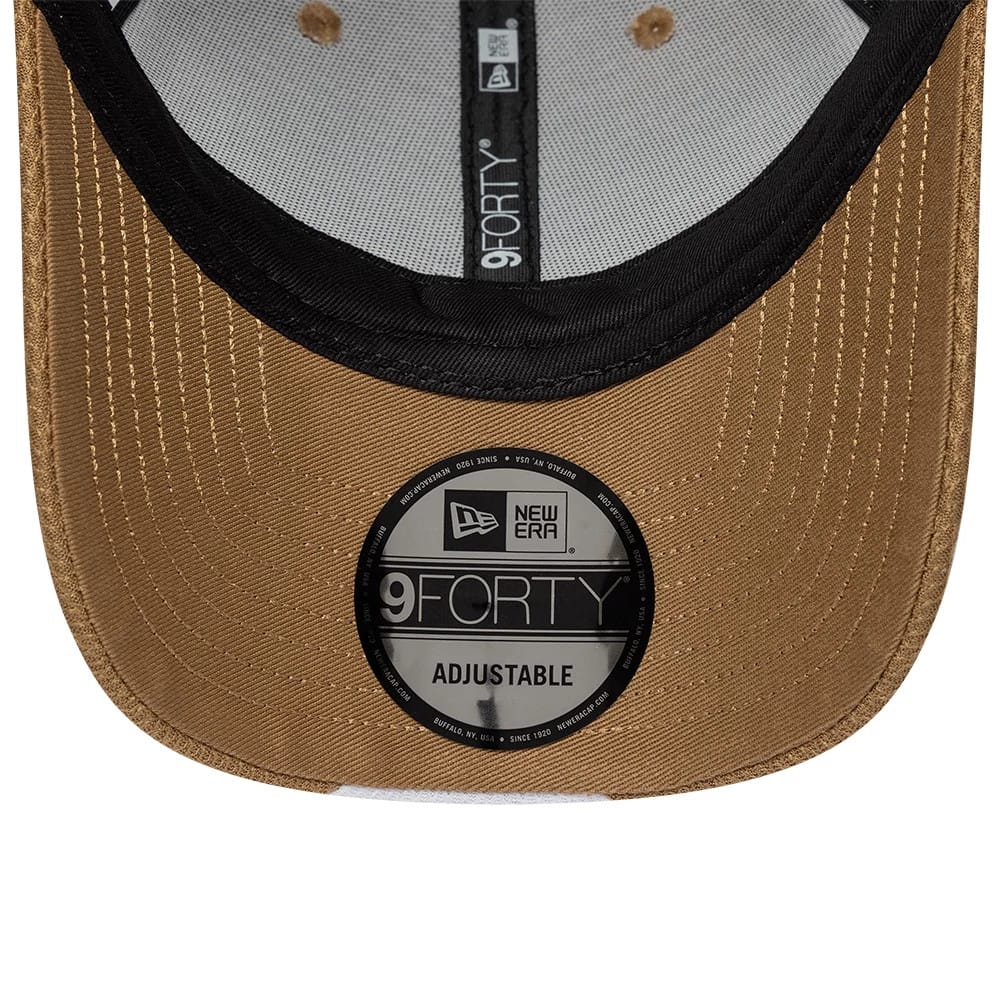 Pictured is this Visa Cash App Racing Bulls F1 Race Special 9FORTY Adjustable cap in dark beige. 5