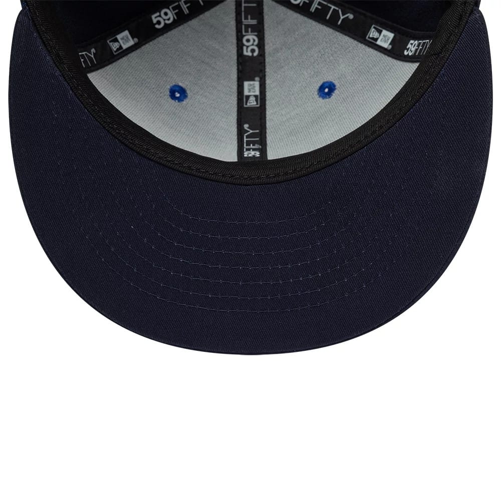 Pictured is this Red Bull Racing 59FIFTY Fitted cap in dark blue. 7