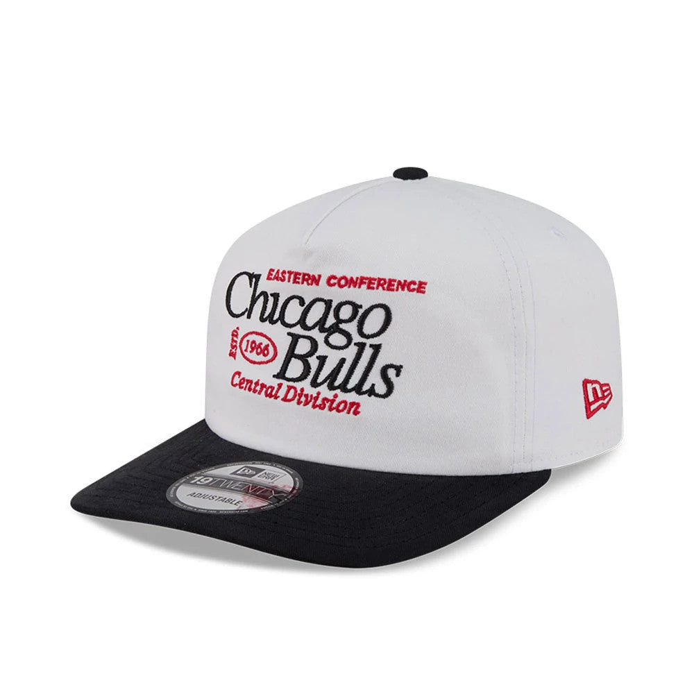 Chicago Bulls NBA Conference White New Era 19TWENTY Adjustable Cap, three-quarter view showing large black and red embroidered lettering on the front panels, a contrasting black flat visor with a 19TWENTY size sticker.