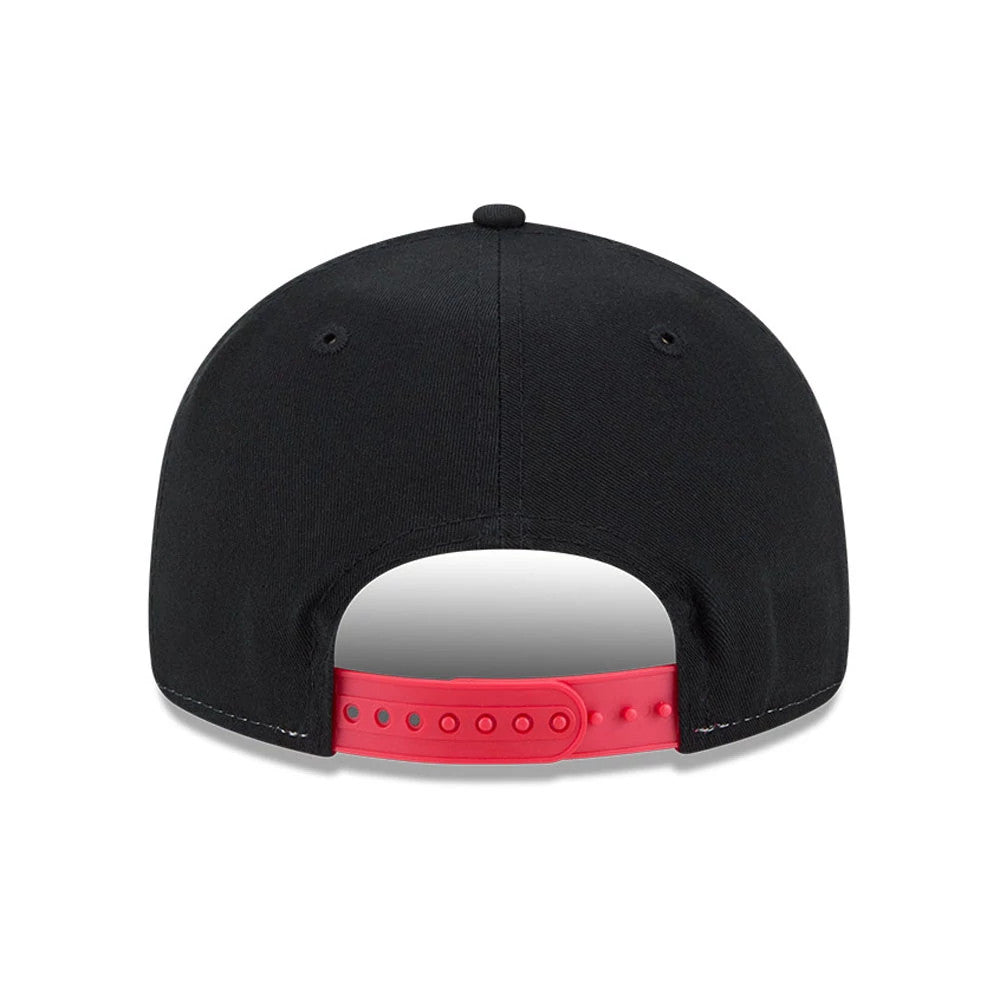Chicago Blackhawks NHL Team Stripes Red Retro Crown New Era 9FIFTY Adjustable Cap, rear view showing the black crown and a red adjustable snap closure, without any logos on the back panels.