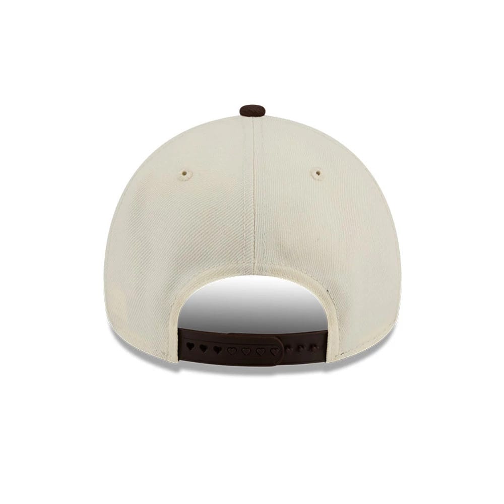 Pictured is this MLB City Script Chicago White Sox 9FORTY A-Frame cap in Cream. 7