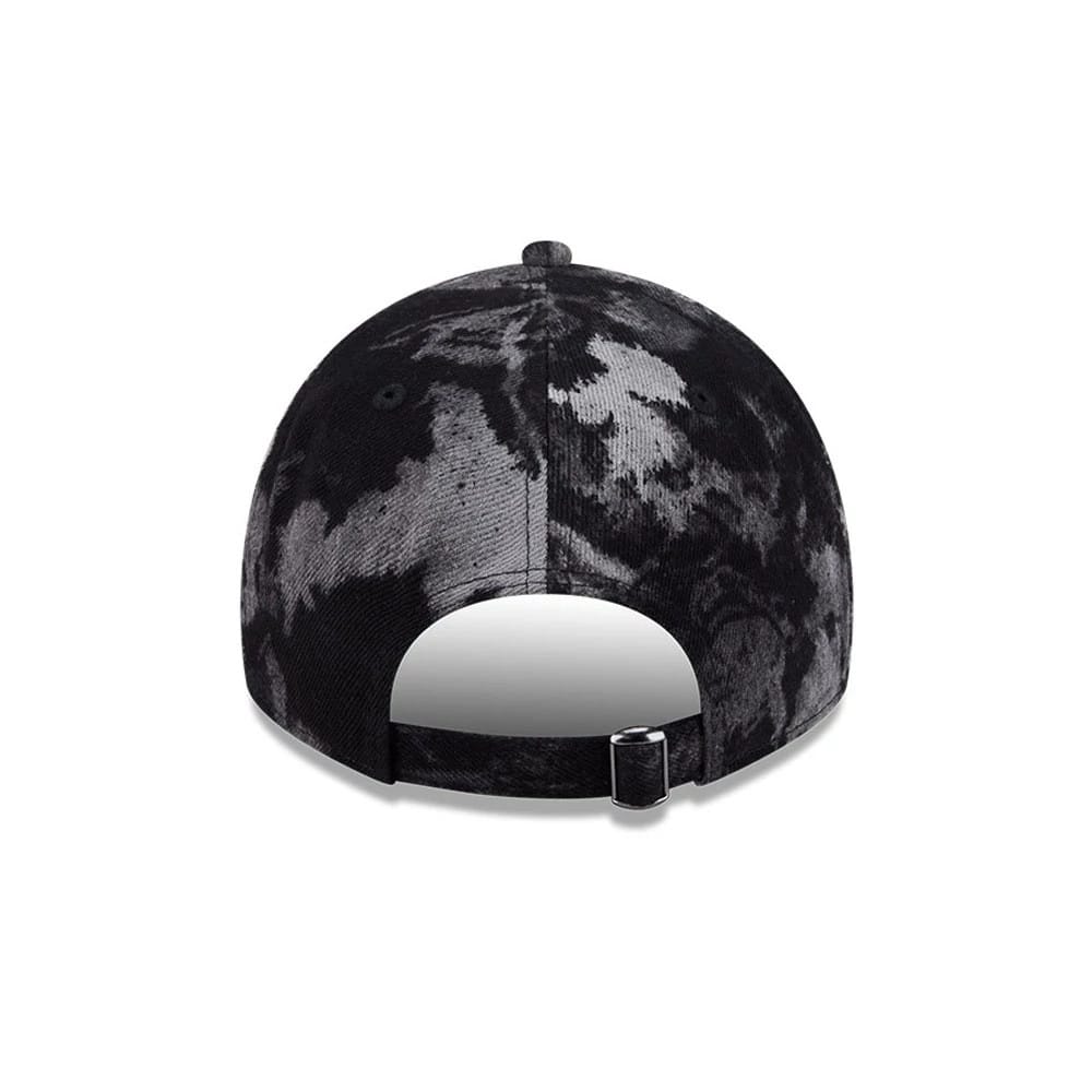 Pictured is this NHL Bleached Denim LA Kings 9TWENTY A-Frame cap in black. 7