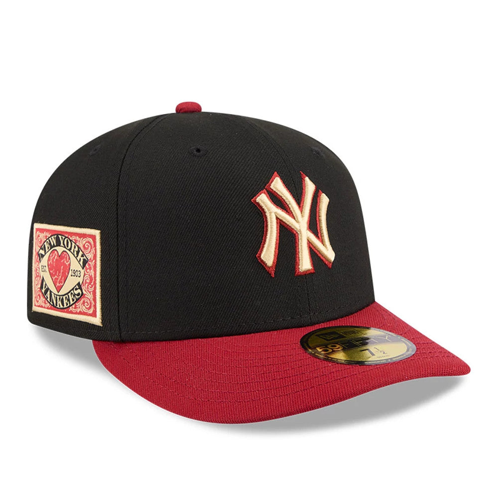 New York Yankees MLB Team Cards Black New Era 59FIFTY Fitted Cap, three-quarter view showing the cream and red embroidered NY logo on the front panel, red visor, gold 59FIFTY size sticker, and a team card graphic on the right side.